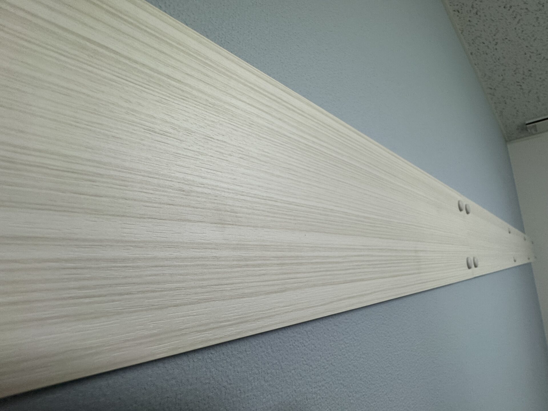 リアルな木目にこだわった長押