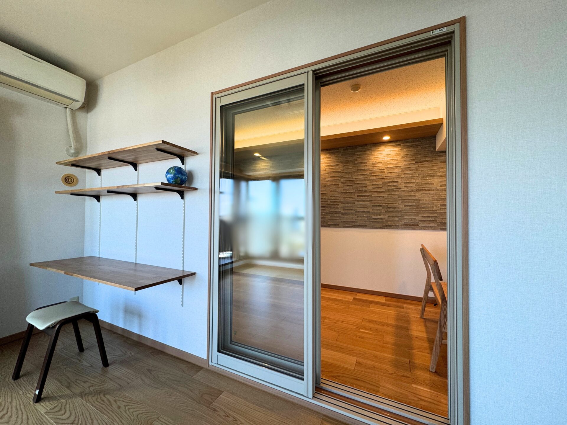 リビングからみた防音室入口