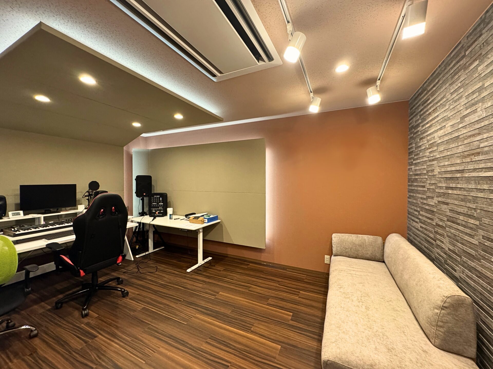 意匠にこだわったスタジオの内装