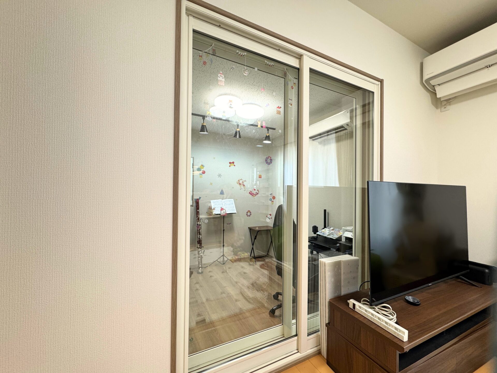 リビングから防音室をみた様子