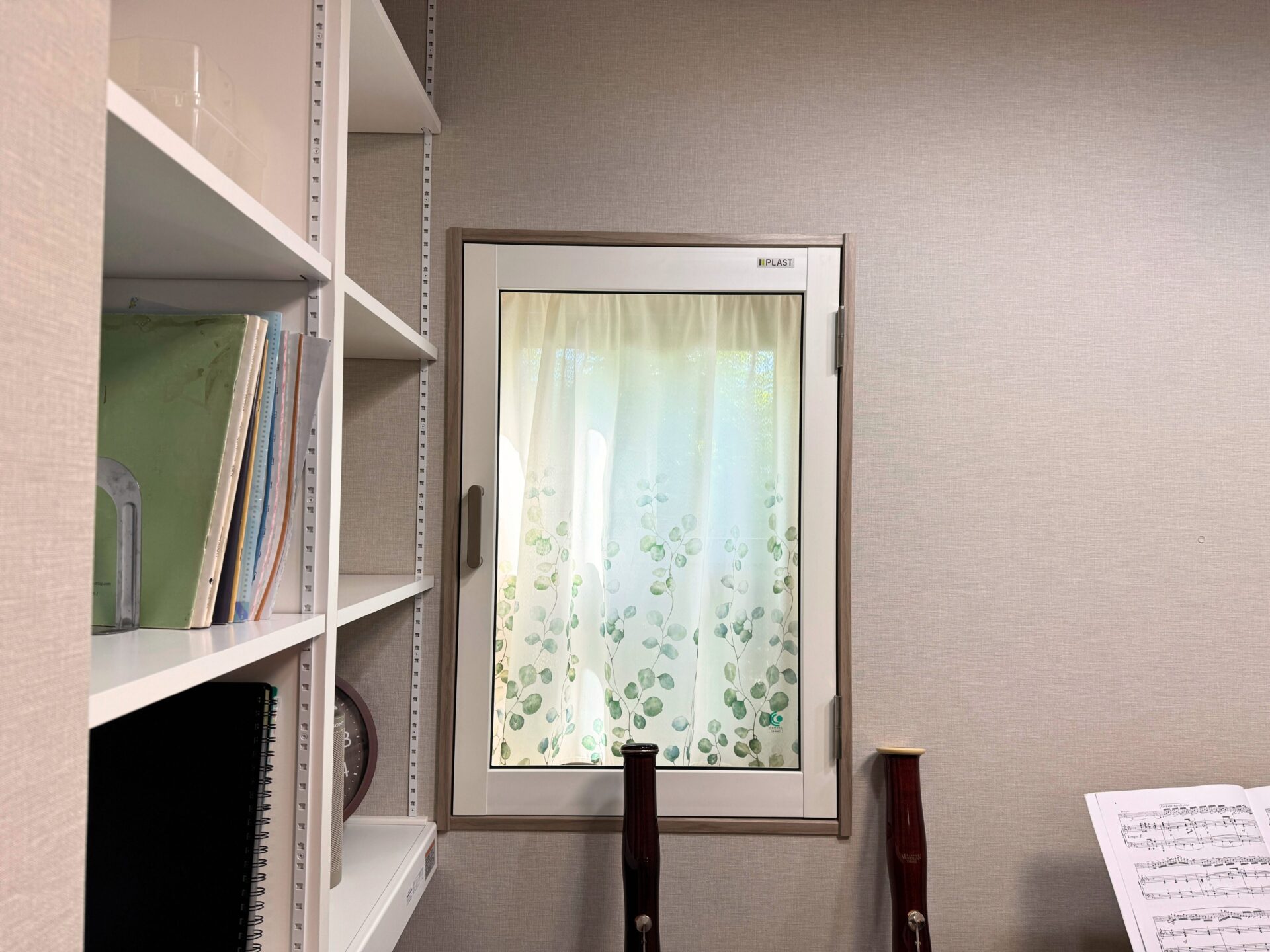 内開きの防音ガラスサッシ