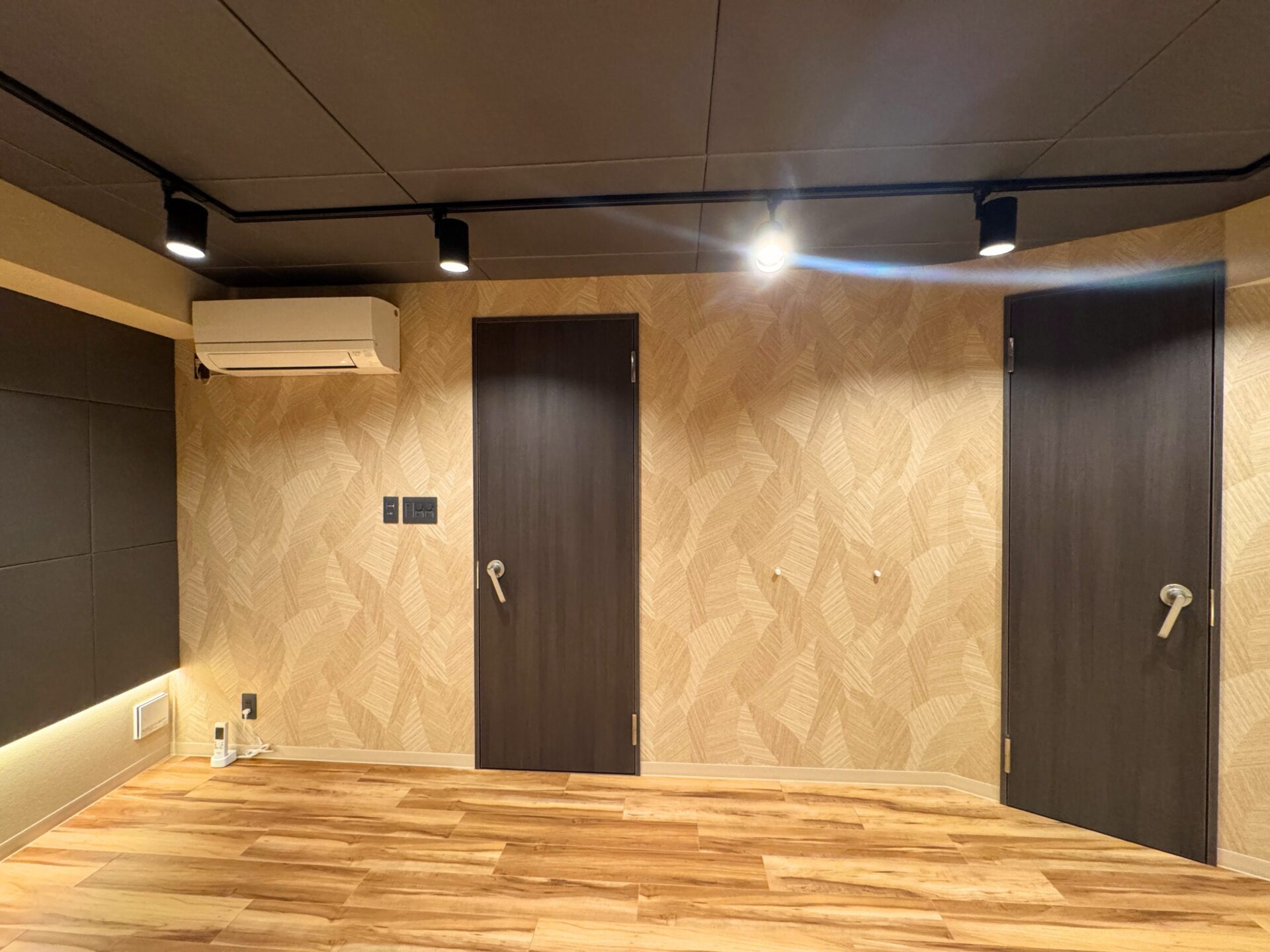 ヤシの葉を模したアクセントクロス