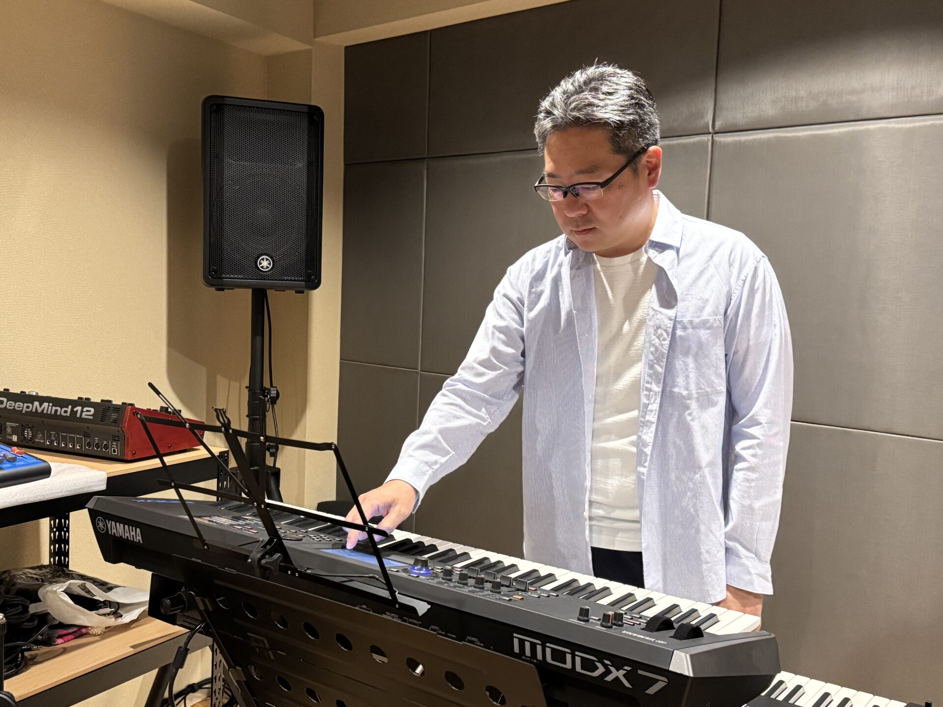 ピアノを演奏するオーナー様